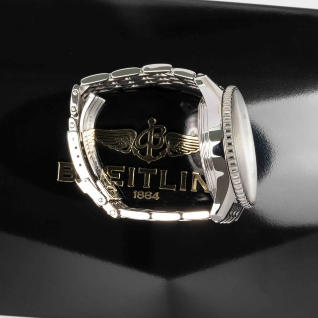 Breitling Navitimer Chronograph GMT 46 A24322 Image 4